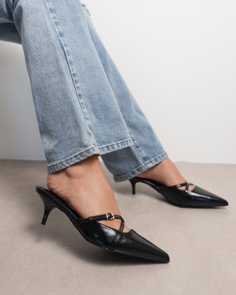 Char blk low heel buckle mules | SIMMI London