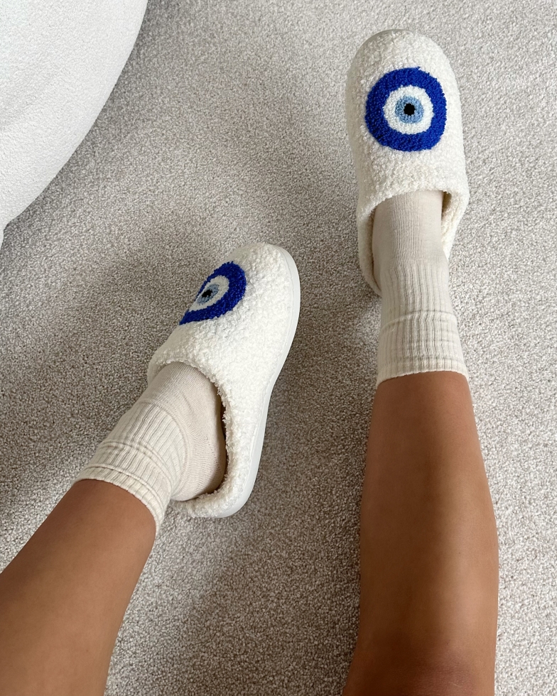 Lucky White Evil Eye Print Closed Toe Slippers