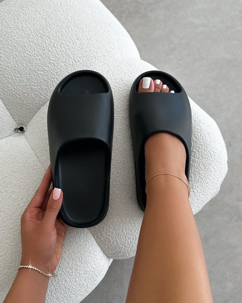 Sand Black Moulded Sliders 