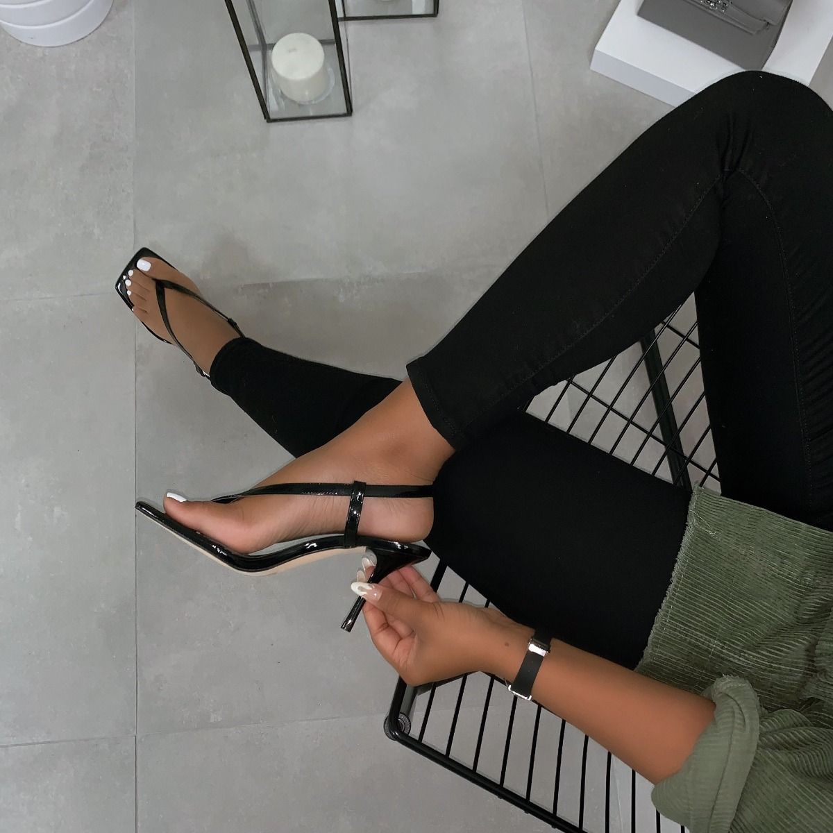 square toe thong heel