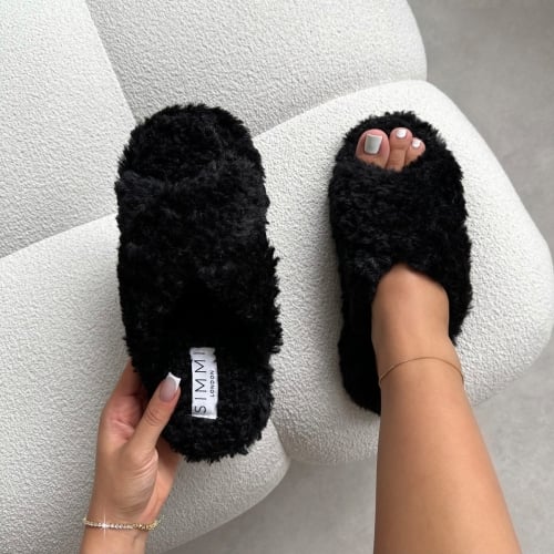 Black fluffy crossover online slippers