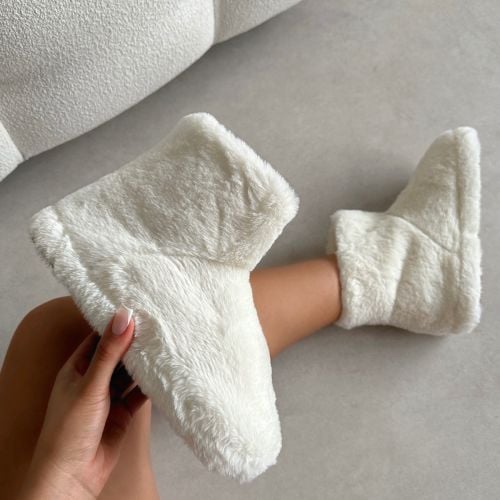 Fuzzy white clearance slipper boots